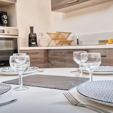 La Voliere De La Cathedrale *